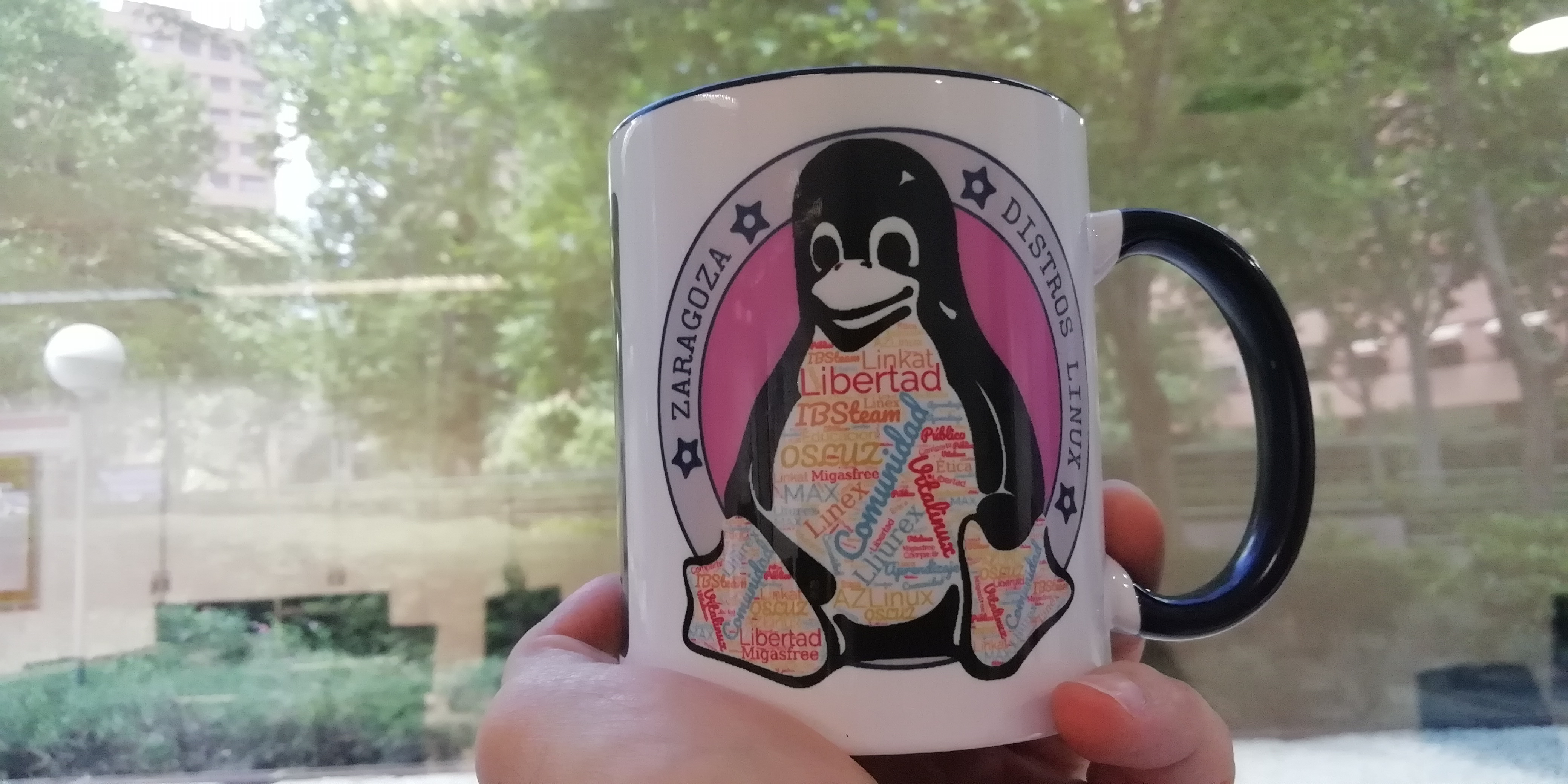 Taza regalo del "Encuentro Distros Linux Zaragoza 2022"